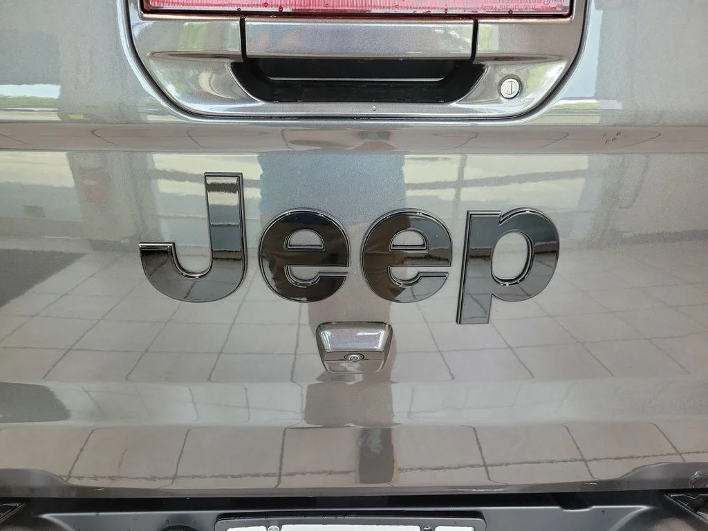 Used 2021 Gray Jeep High Altitude image 12