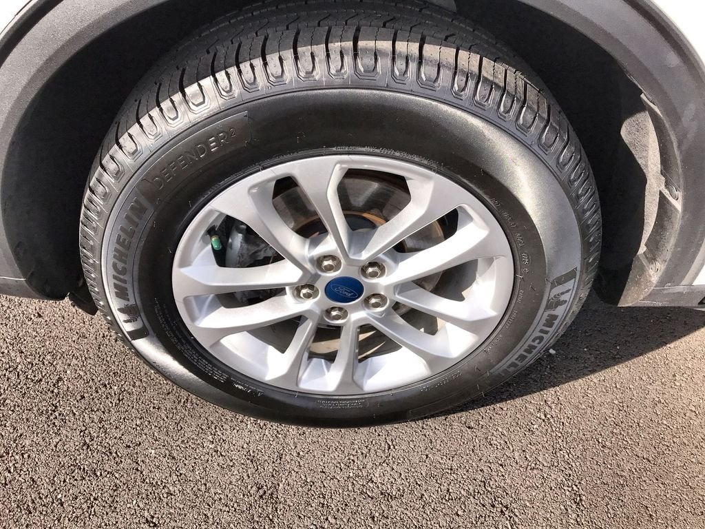 Used 2022 White Ford SE image 12