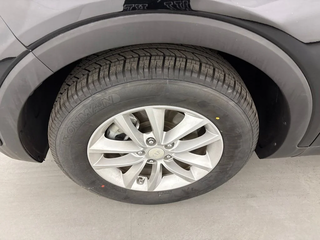 Used 2016 Black Kia LX image 10