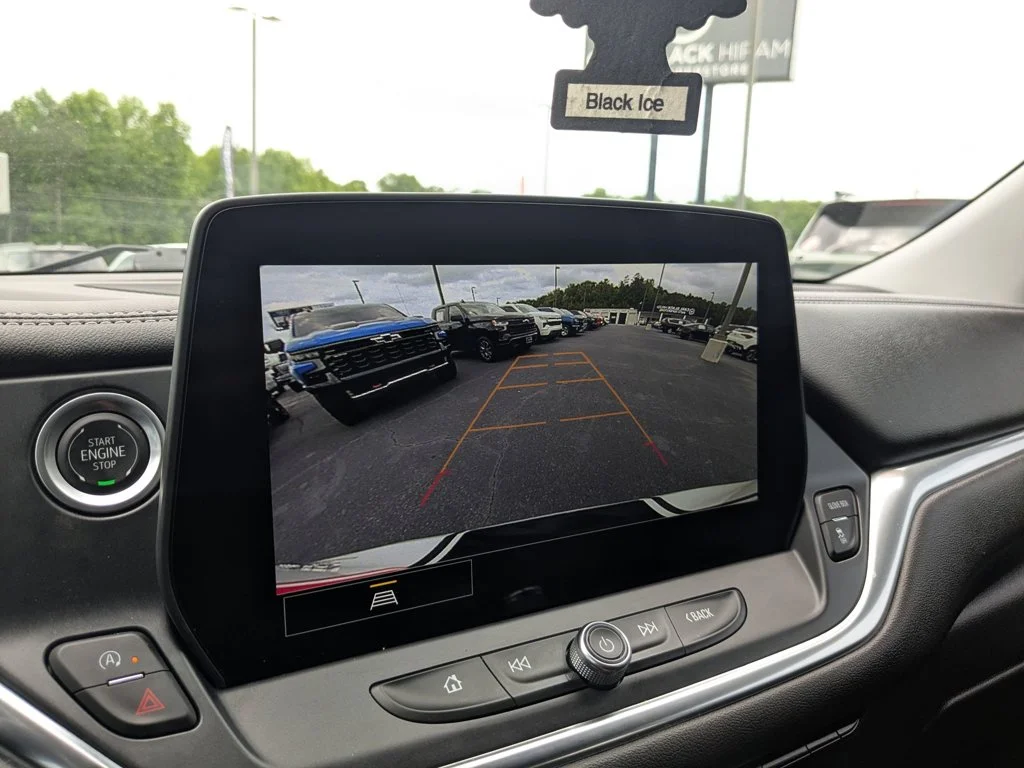 Used 2025 Summit White Chevrolet LT image 16