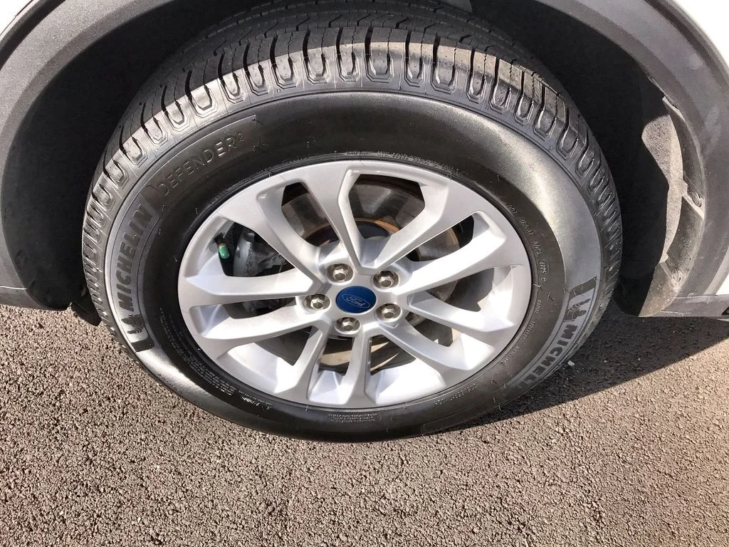 Used 2022 White Ford SE image 12