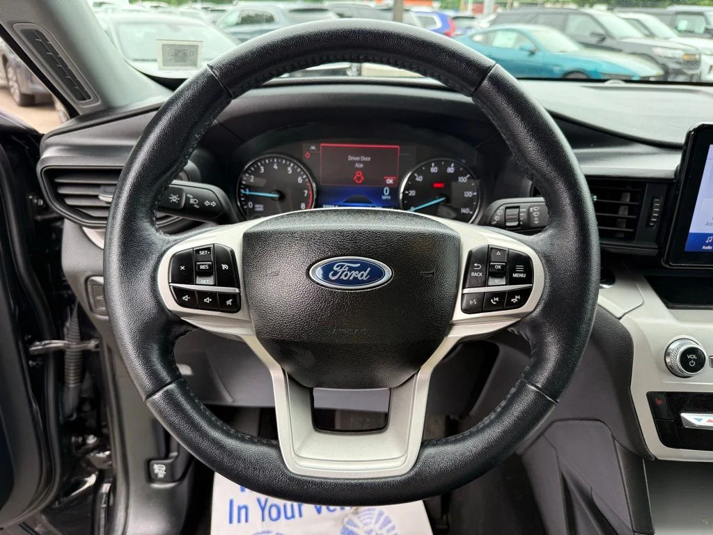 Used 2023 Black Ford XLT image 12