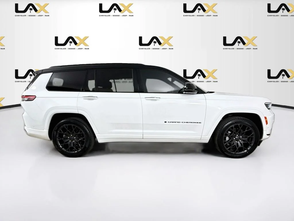 Used 2024 White Jeep Summit image 8
