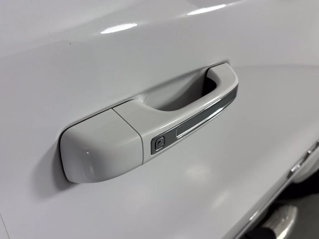 Used 2021 White Ram Laramie image 13