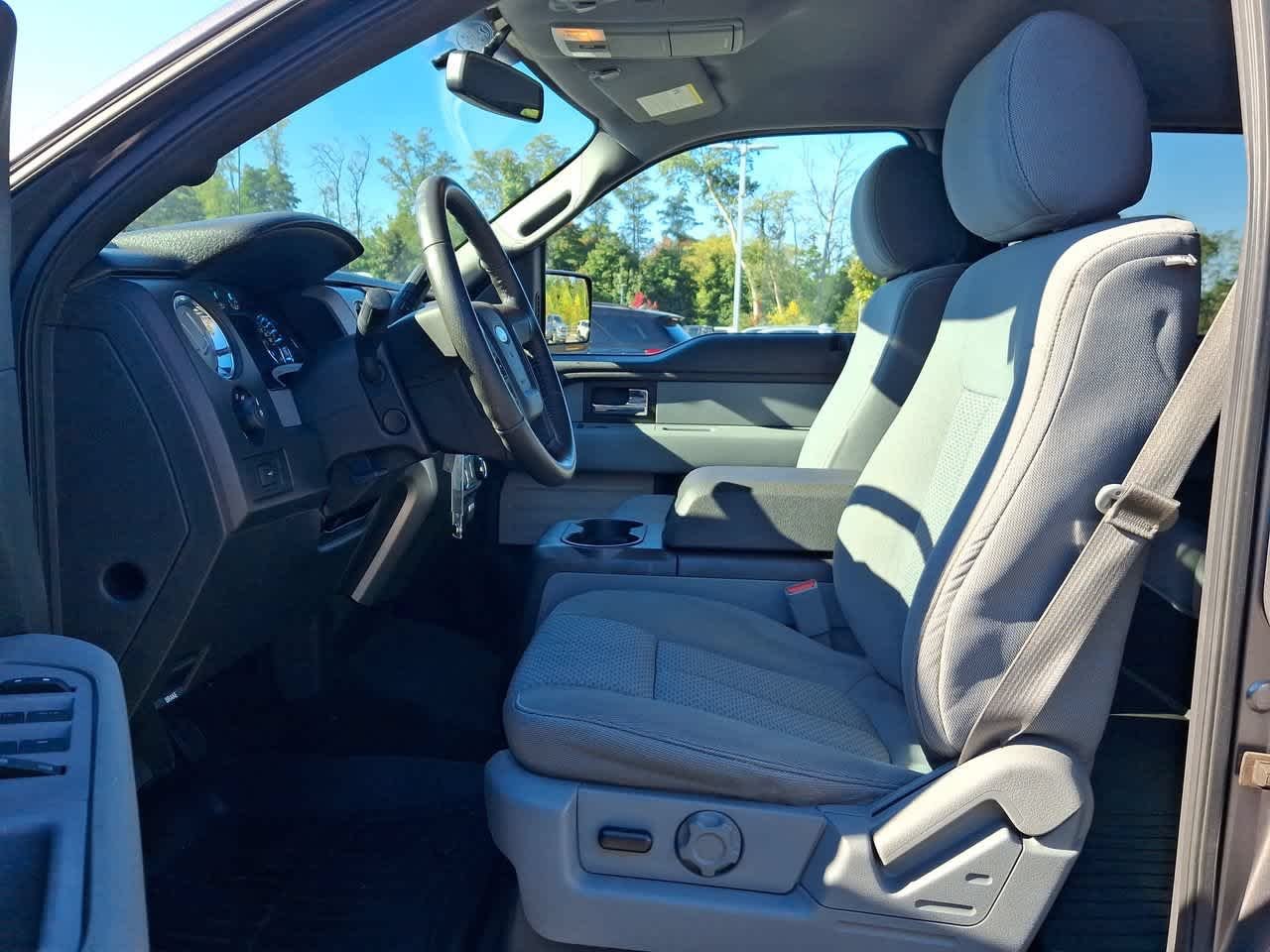 Used 2014 Sterling Gray Metallic/Ingot Silver Metallic Ford XLT image 17