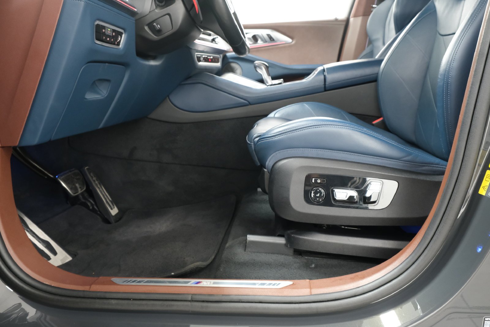 Used 2023 Dravit Gray Metallic BMW Base image 31