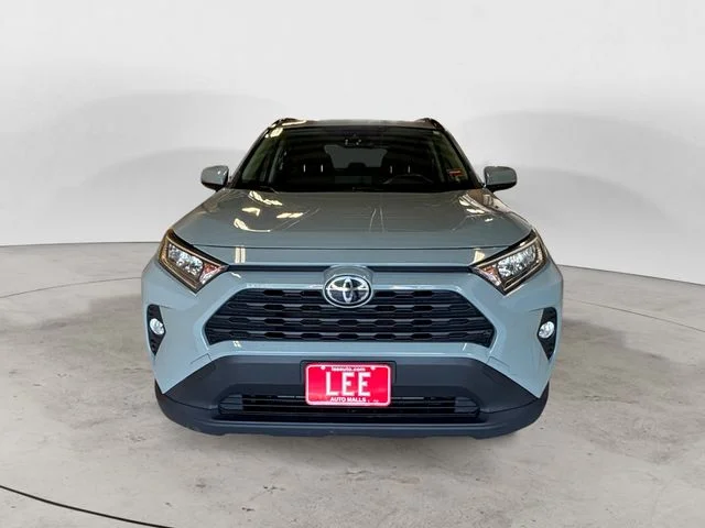 Used 2020  Toyota XLE image 9