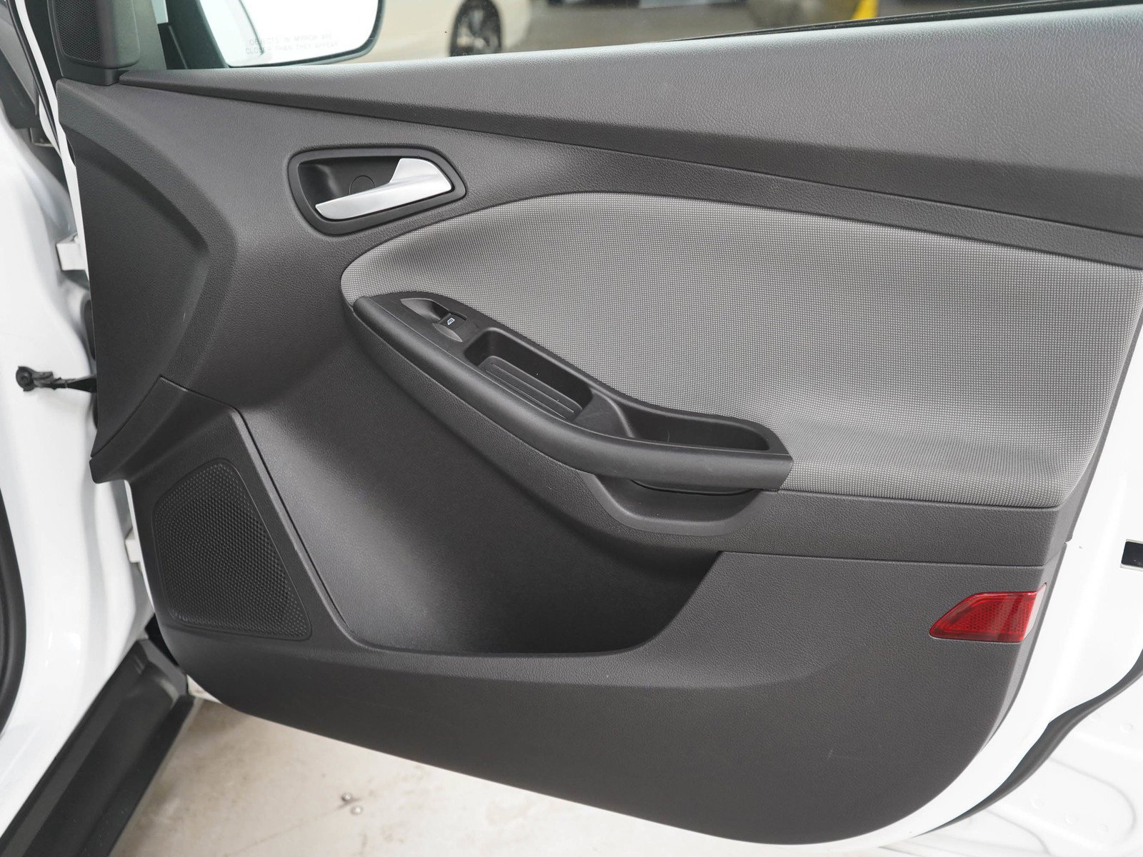 Used 2014 Oxford White Ford 5dr HB SE image 9