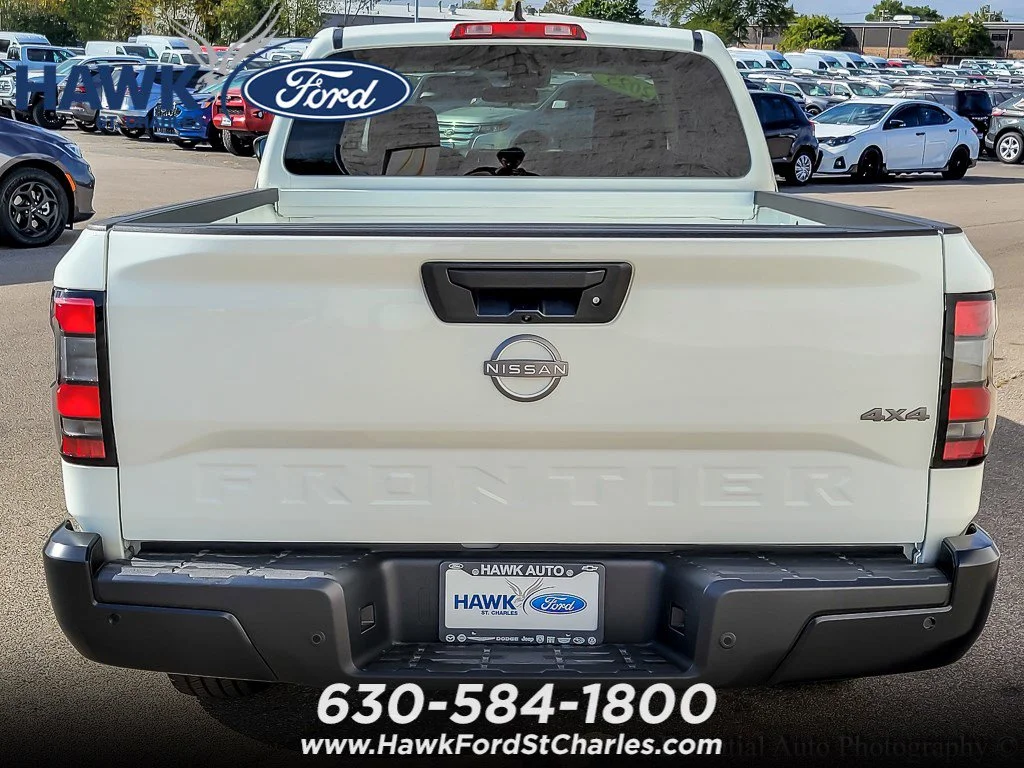 Used 2025 Glacier White Nissan S image 4