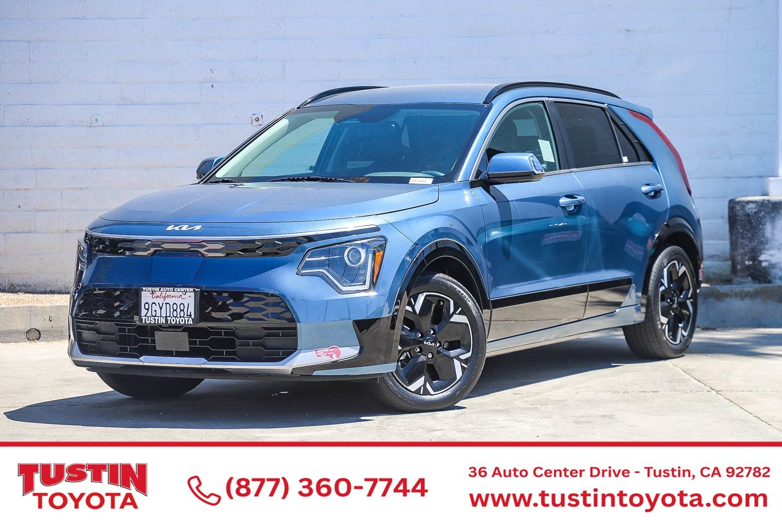 Used 2023 Blue Kia Wind image 1