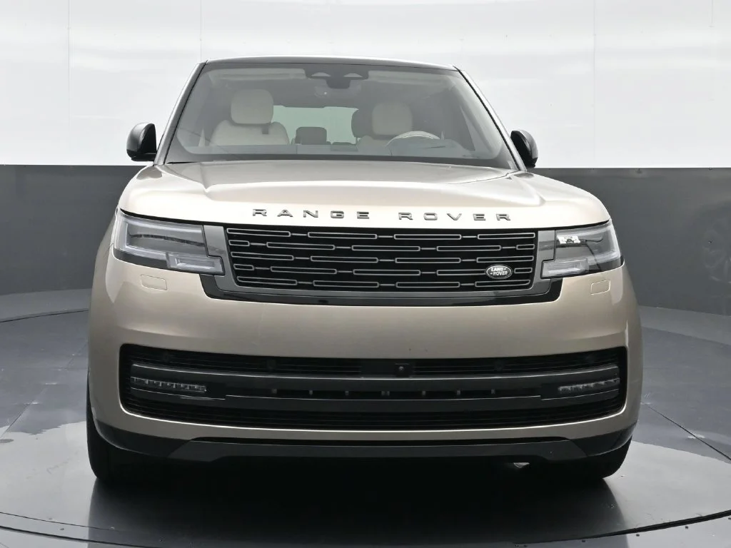 Used 2026  Land Rover SE image 6