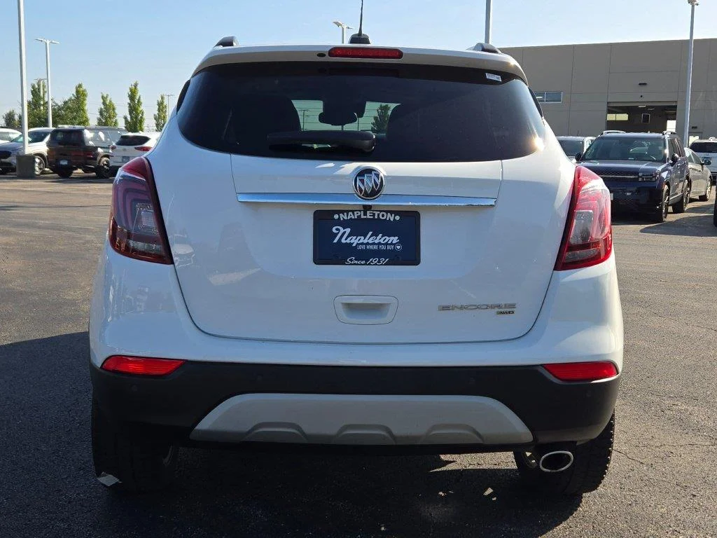 Used 2022 Summit White Buick Preferred image 12
