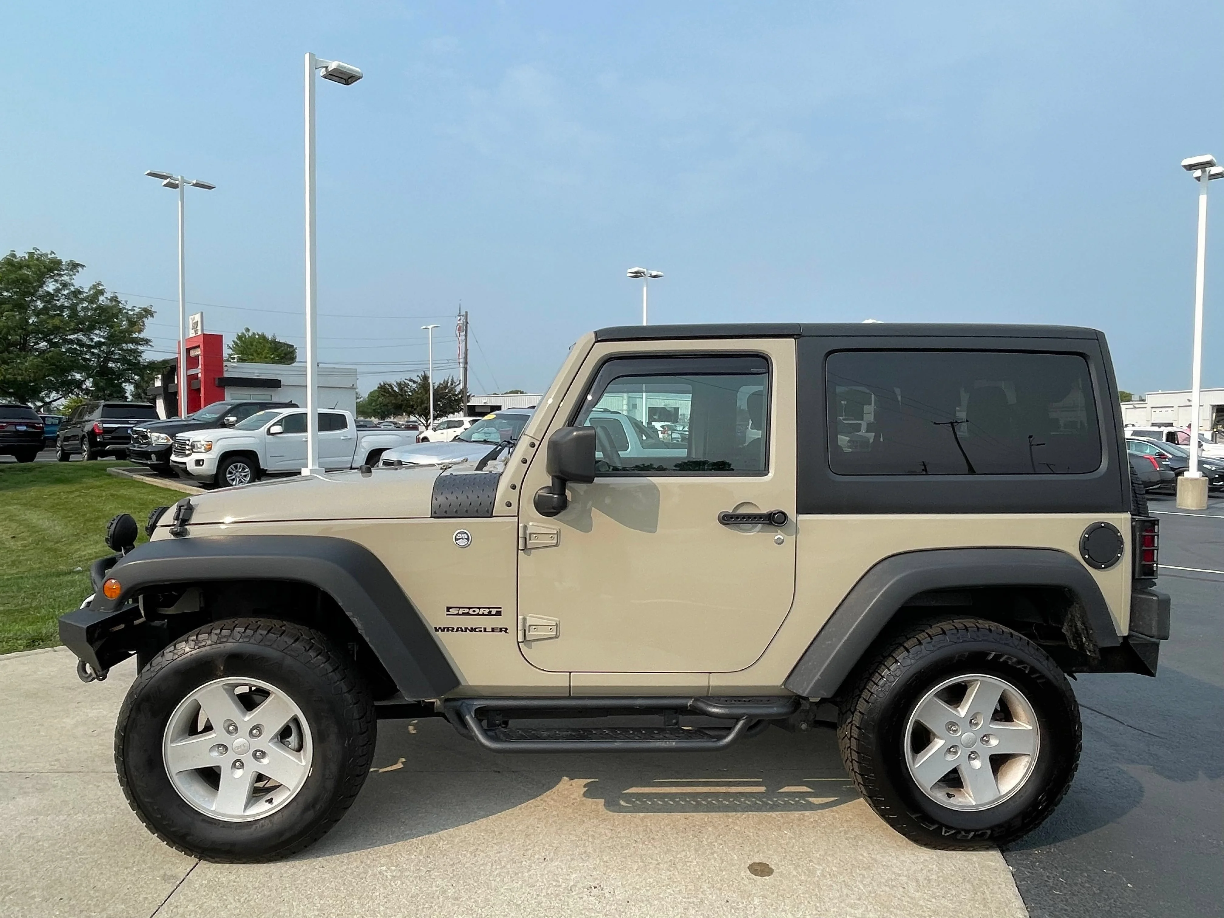 Used 2017 Gobi Jeep Sport image 4