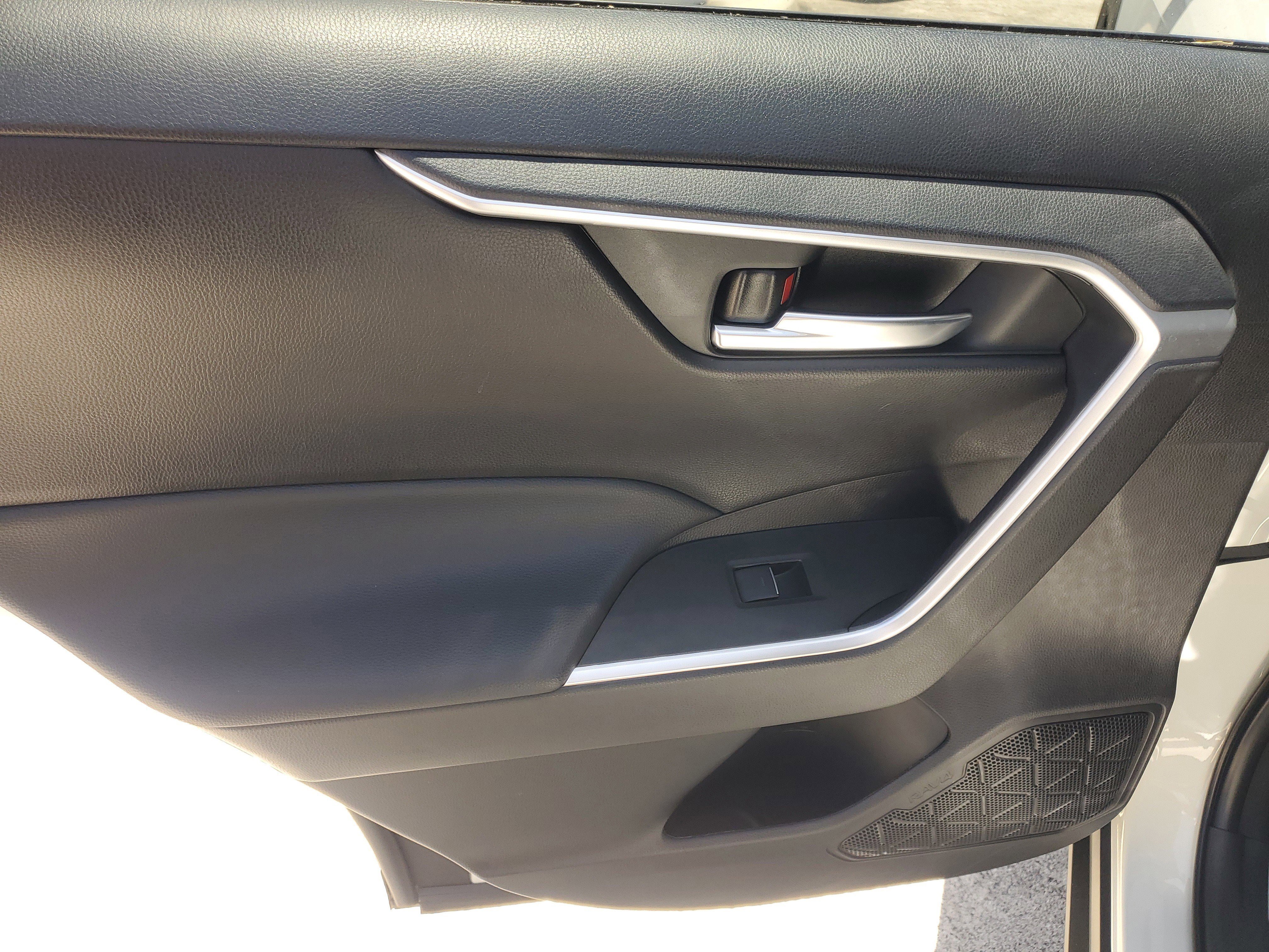 Used 2025 Ice Toyota XLE image 15