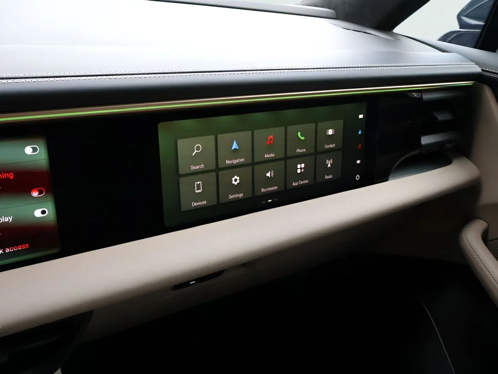 Used 2024 Oak Green Metallic Neo Porsche Turbo image 24