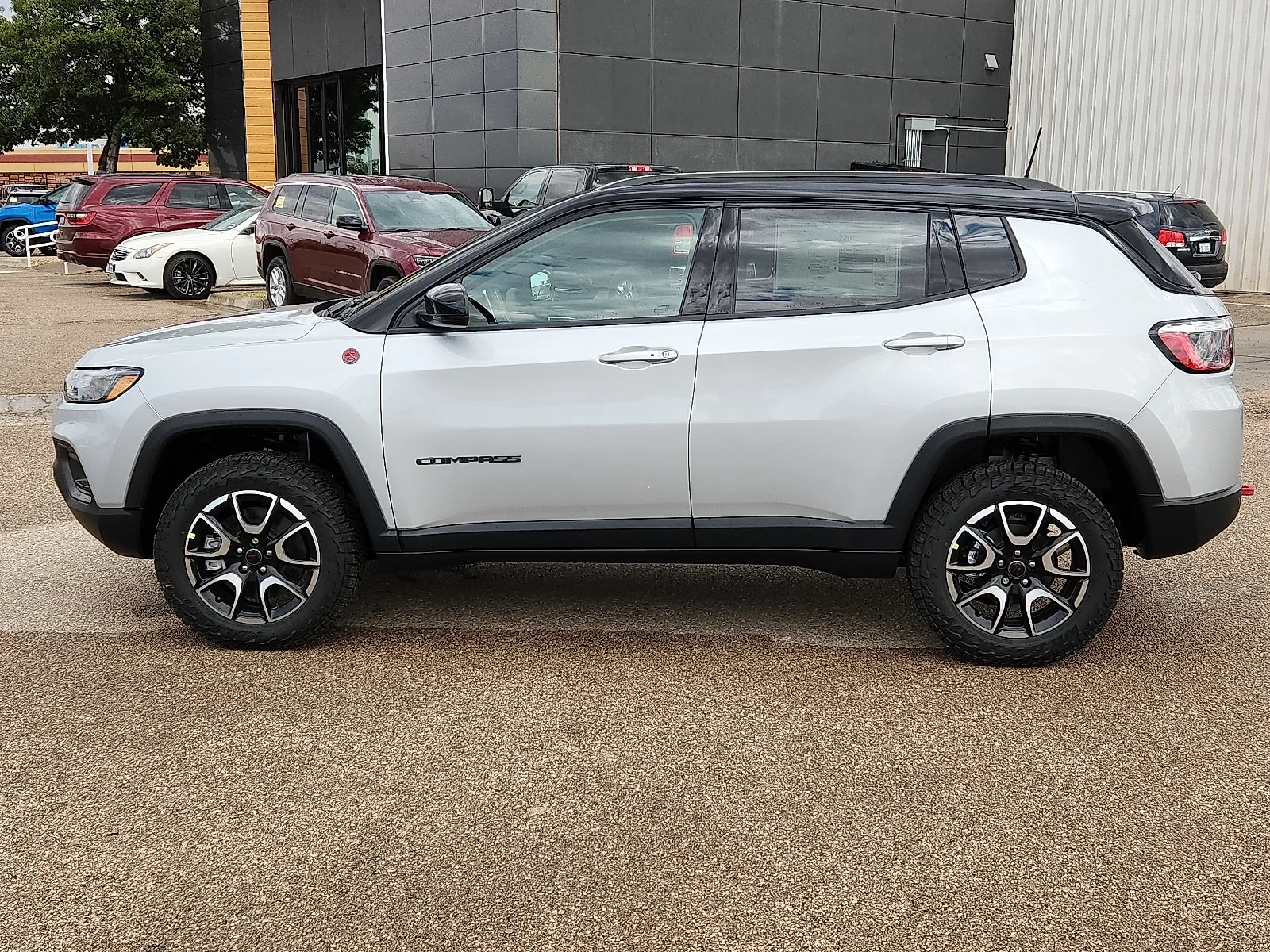 New 2026 Silver Zynith Metallic Clear-Coat  Paint Jeep TRAILHAWK 4X4 image 2
