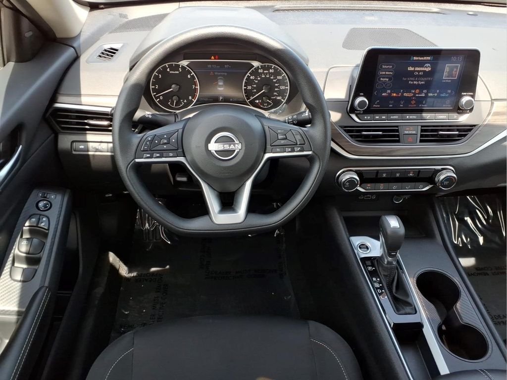 2025 Nissan Altima SV - Photo 9