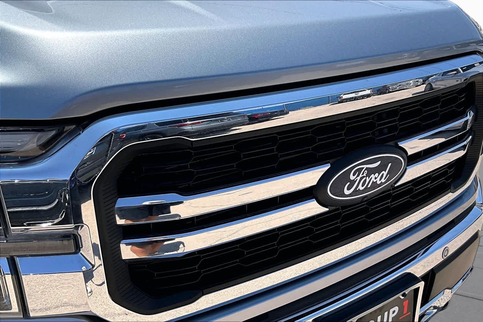 Used 2026 Iconic Silver Ford LARIAT image 29