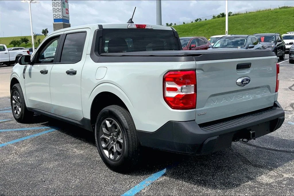 Used 2024 Green Ford XLT image 2