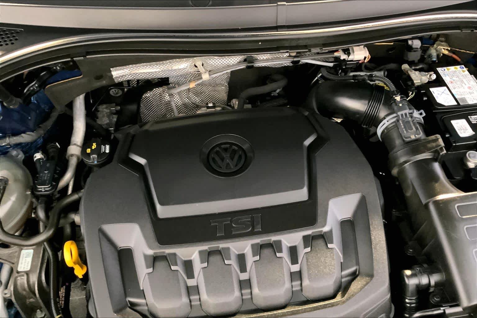 Used 2019 Deep Black Pearl Volkswagen SEL Premium image 31