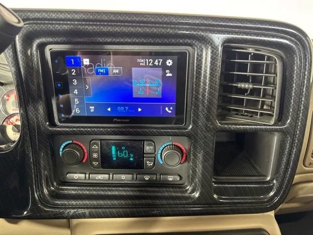 Used 2006 Olympic White GMC SLE2 image 15