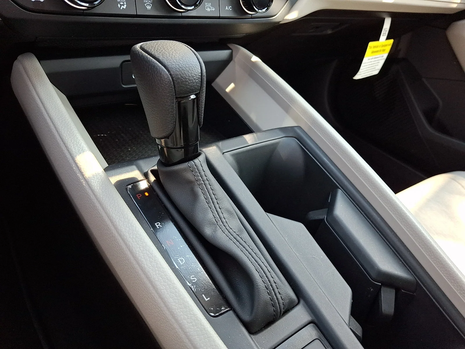 Used 2025 Platinum White Pearl Honda SE image 16