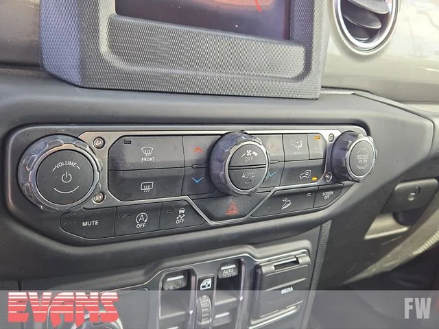 Used 2019 Red Jeep Unlimited Sahara image 10
