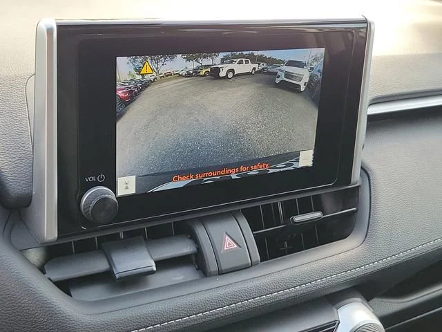 2024 Toyota RAV4 LE - Photo 25
