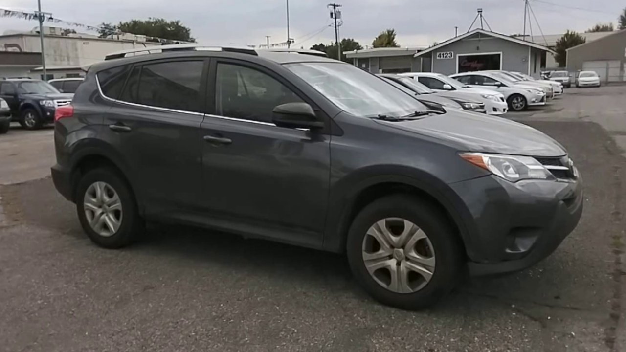2015 Toyota RAV4 LE photo 2