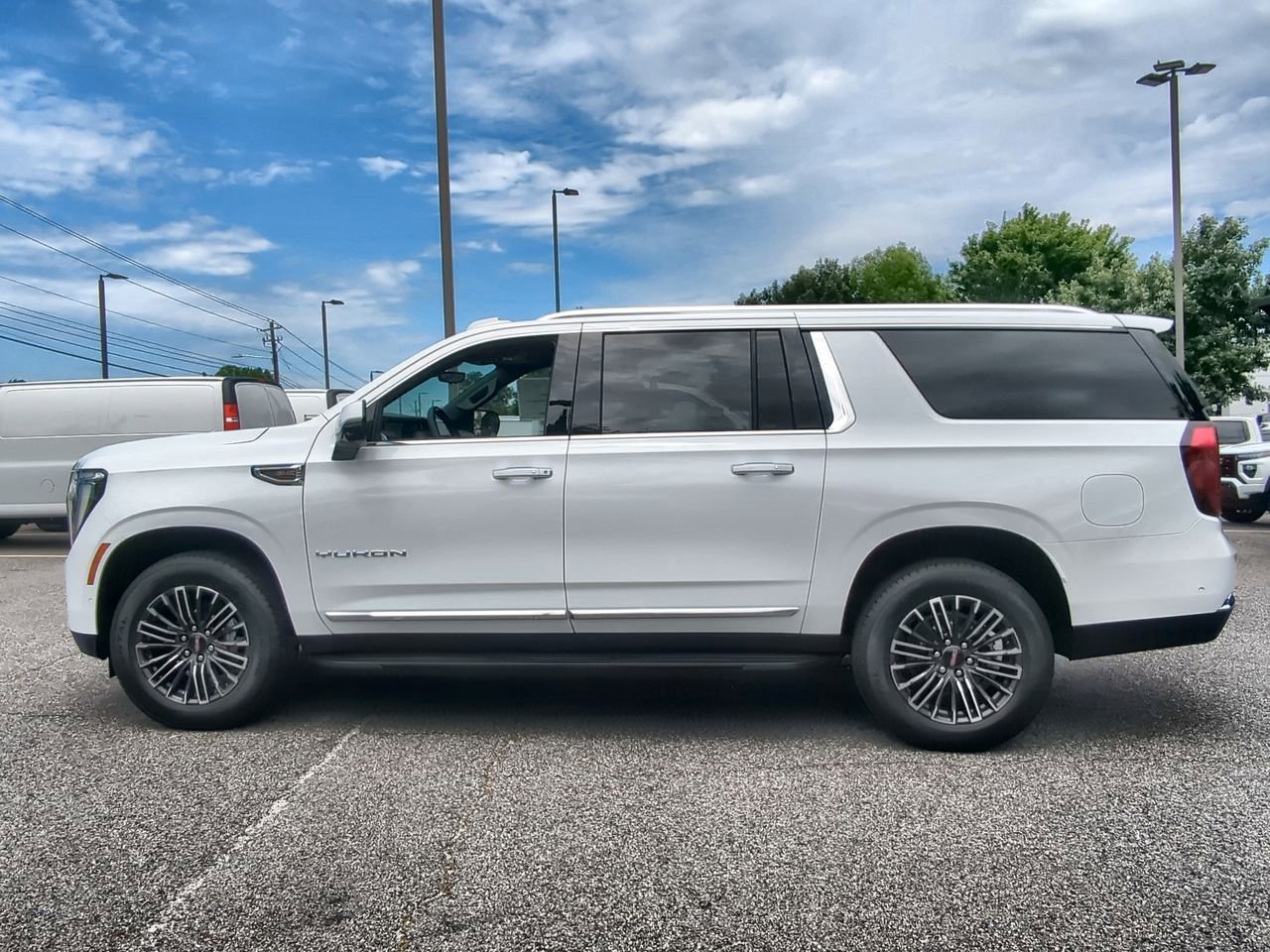 New 2026 Summit White GMC Elevation image 5