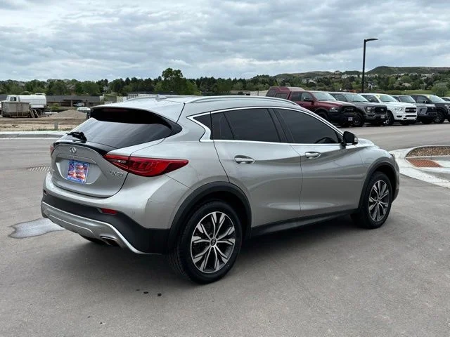 Used 2017 Silver INFINITI Premium image 5