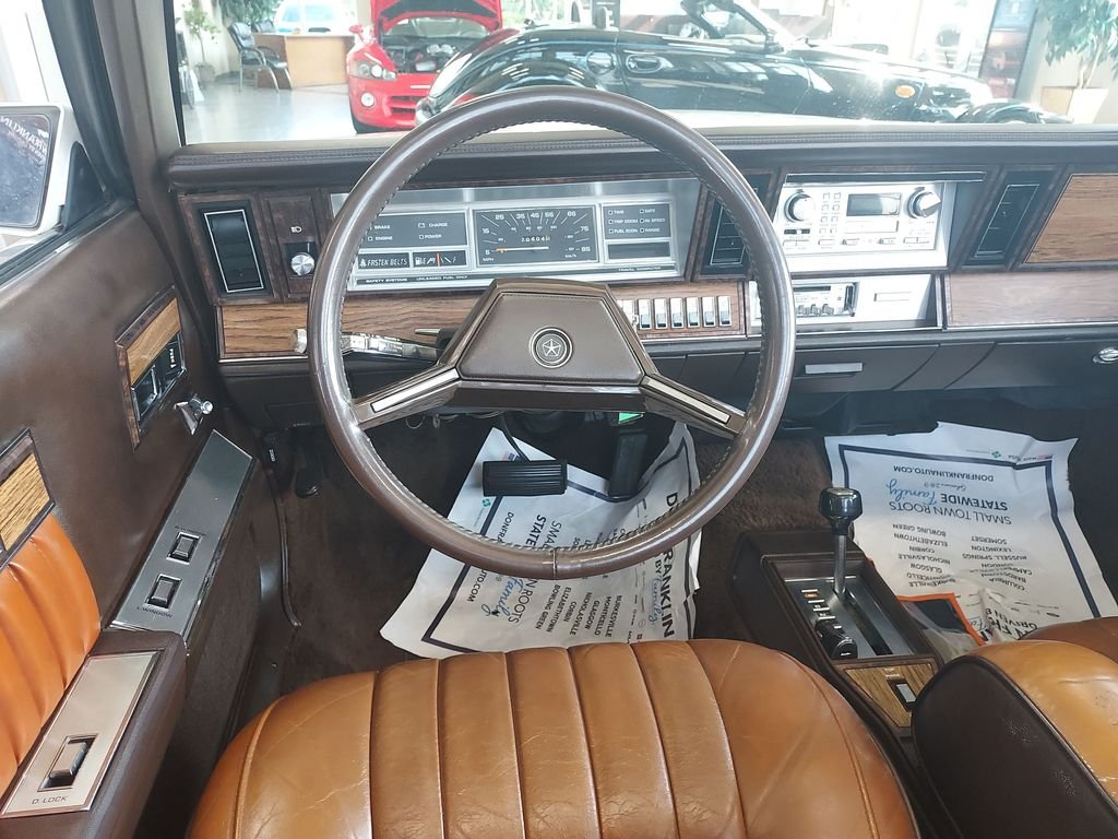 Used 1983 White Chrysler  image 16