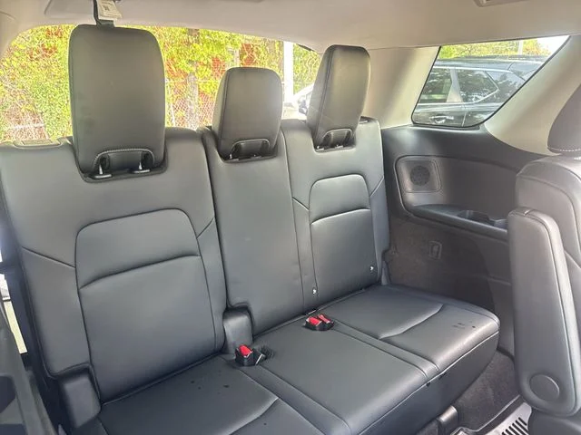 Used 2023 White Nissan Platinum image 12