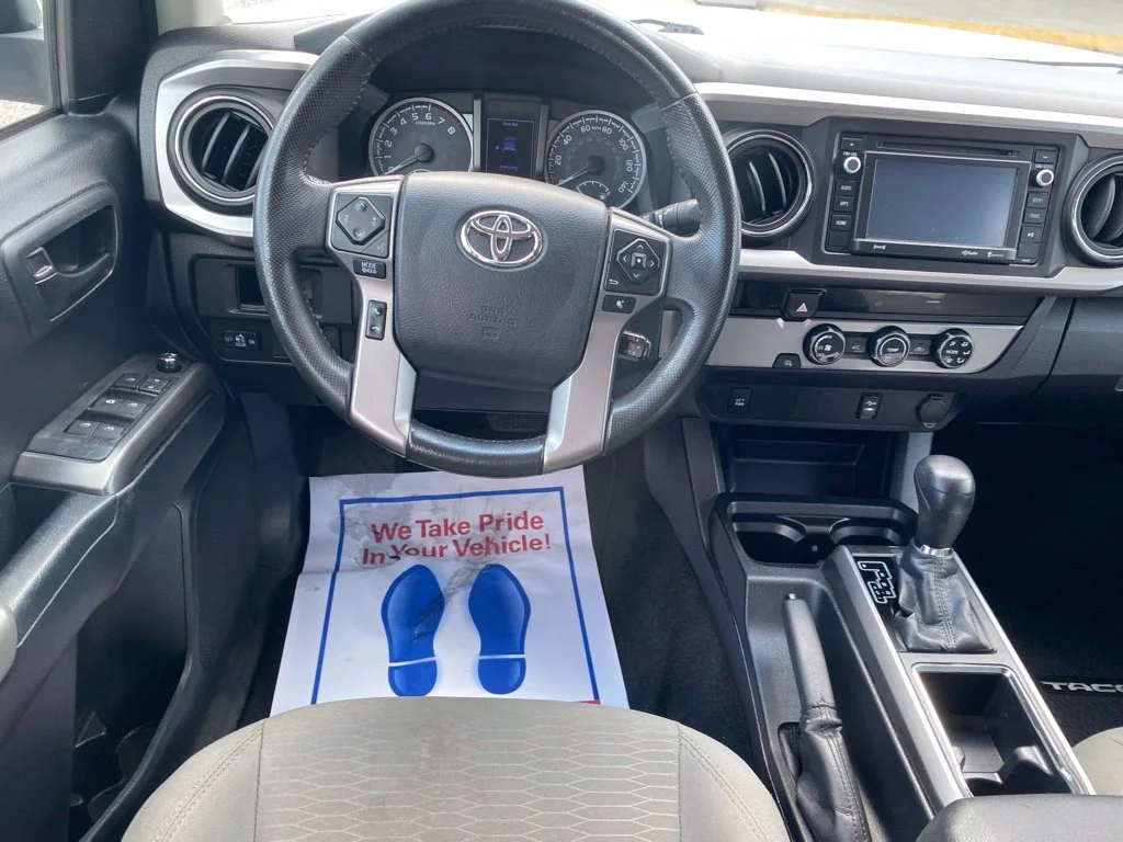 Used 2016 White Toyota SR5 image 9