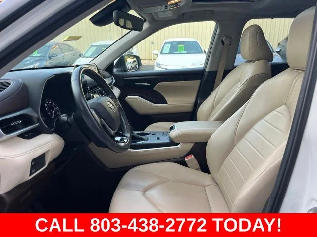 Used 2020 White Toyota XLE image 7