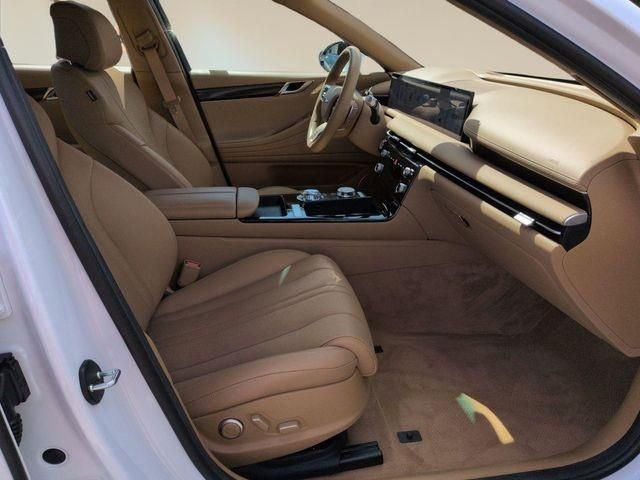 Used 2025 White Genesis 2.5T image 18