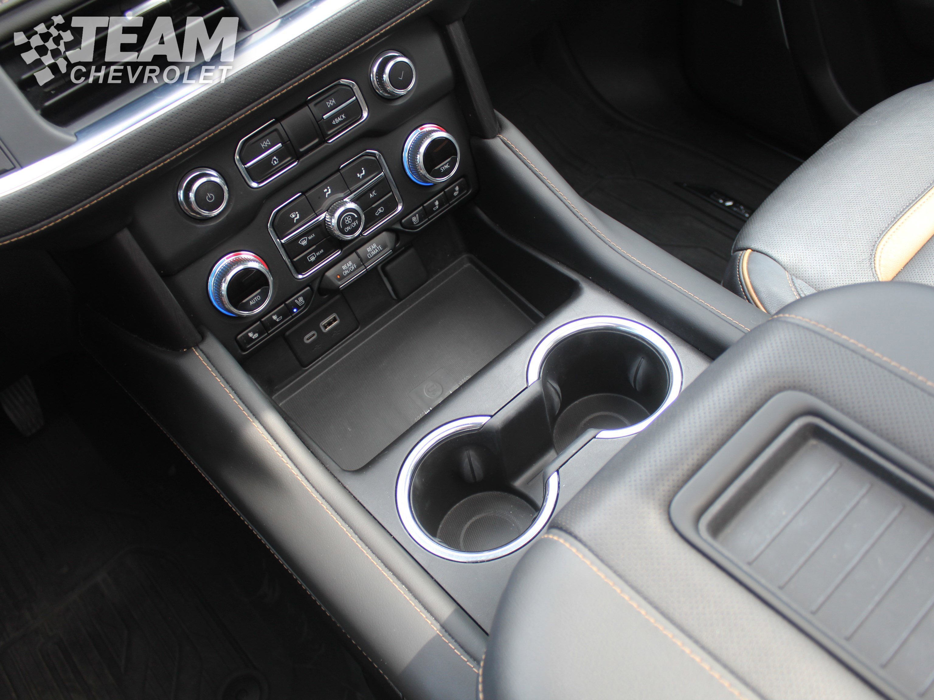 2023 GMC Yukon AT4 - Photo 18