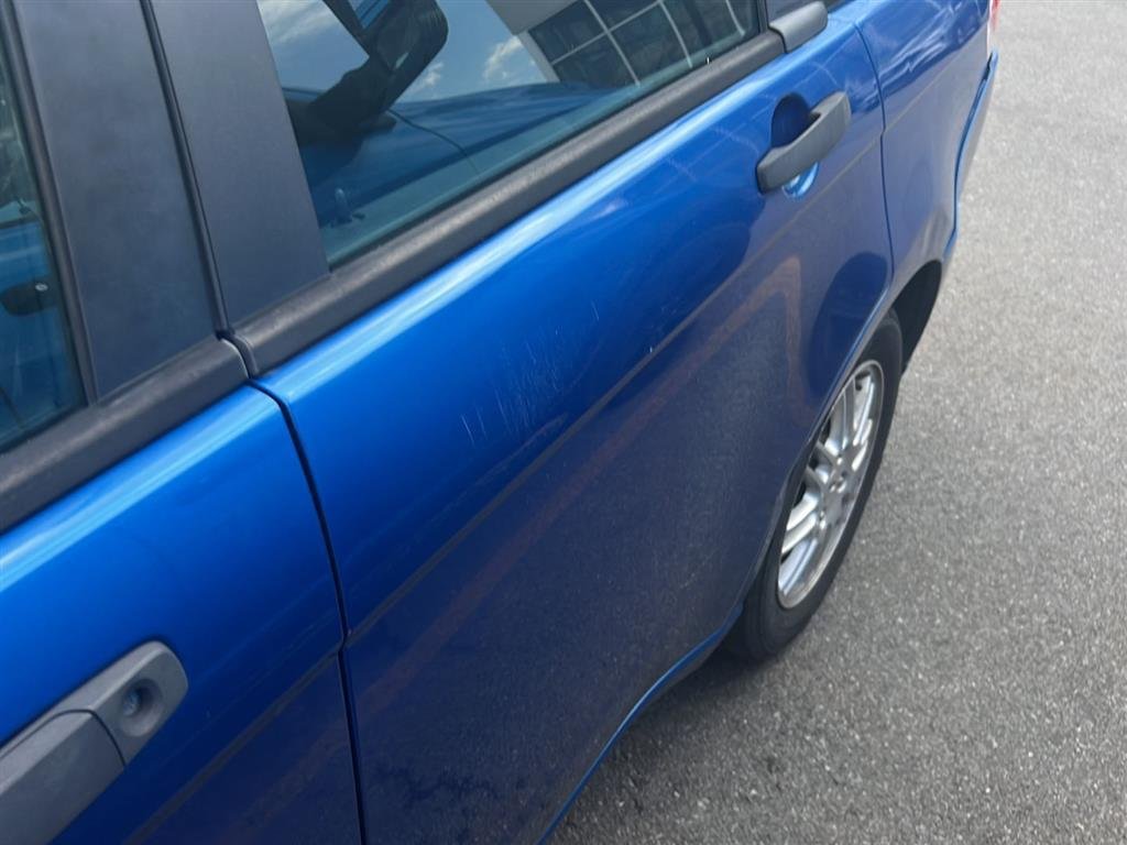 Used 2011 Blue Flame Metallic Ford SE image 7