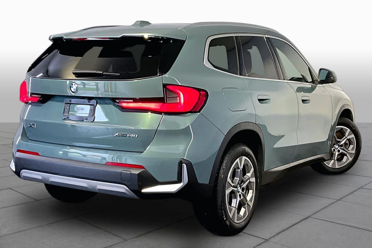 Used 2023 Cape York Green Metallic BMW xDrive28i image 13