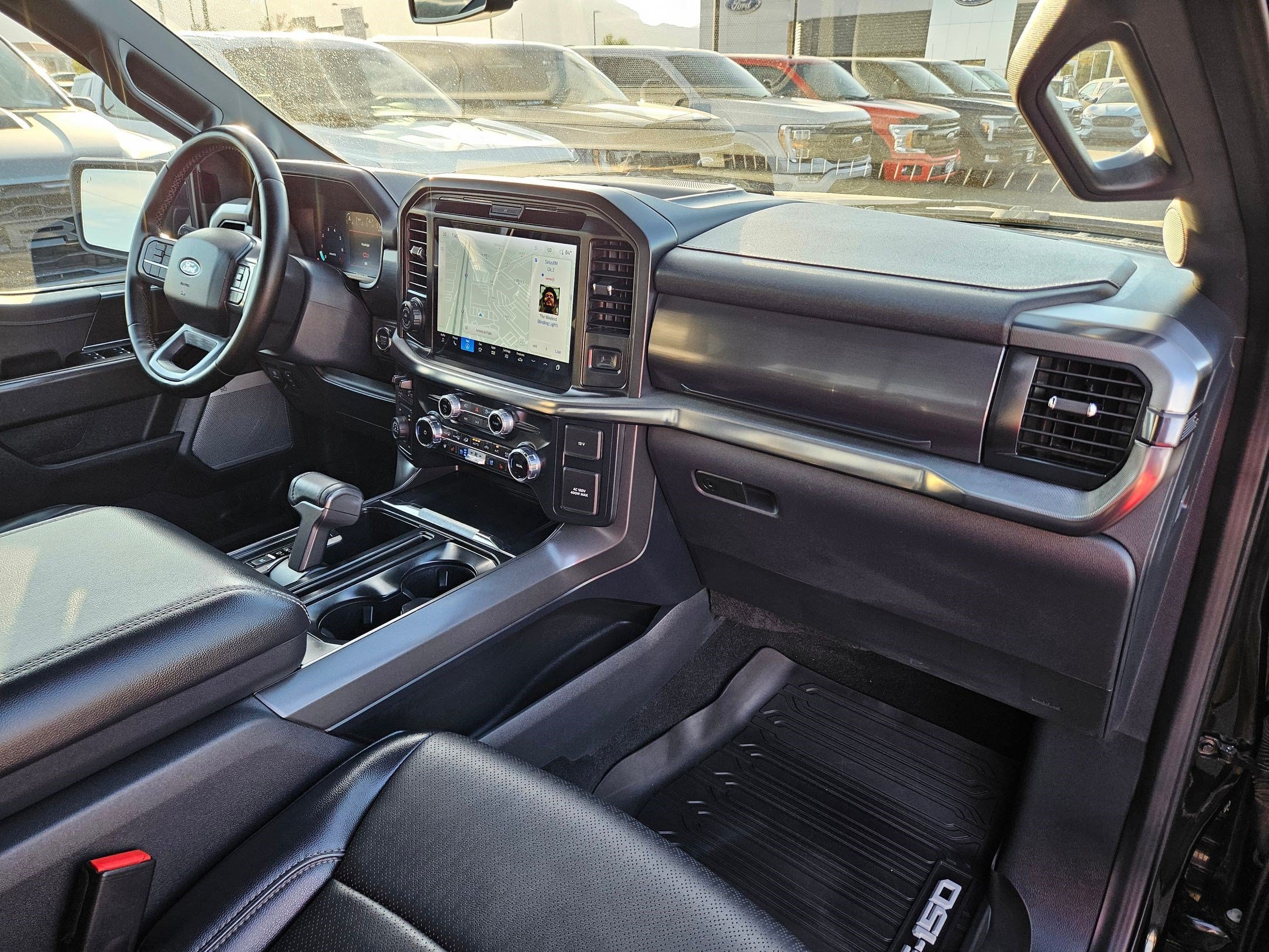 Used 2025 Agate Black Metallic Ford LARIAT image 32