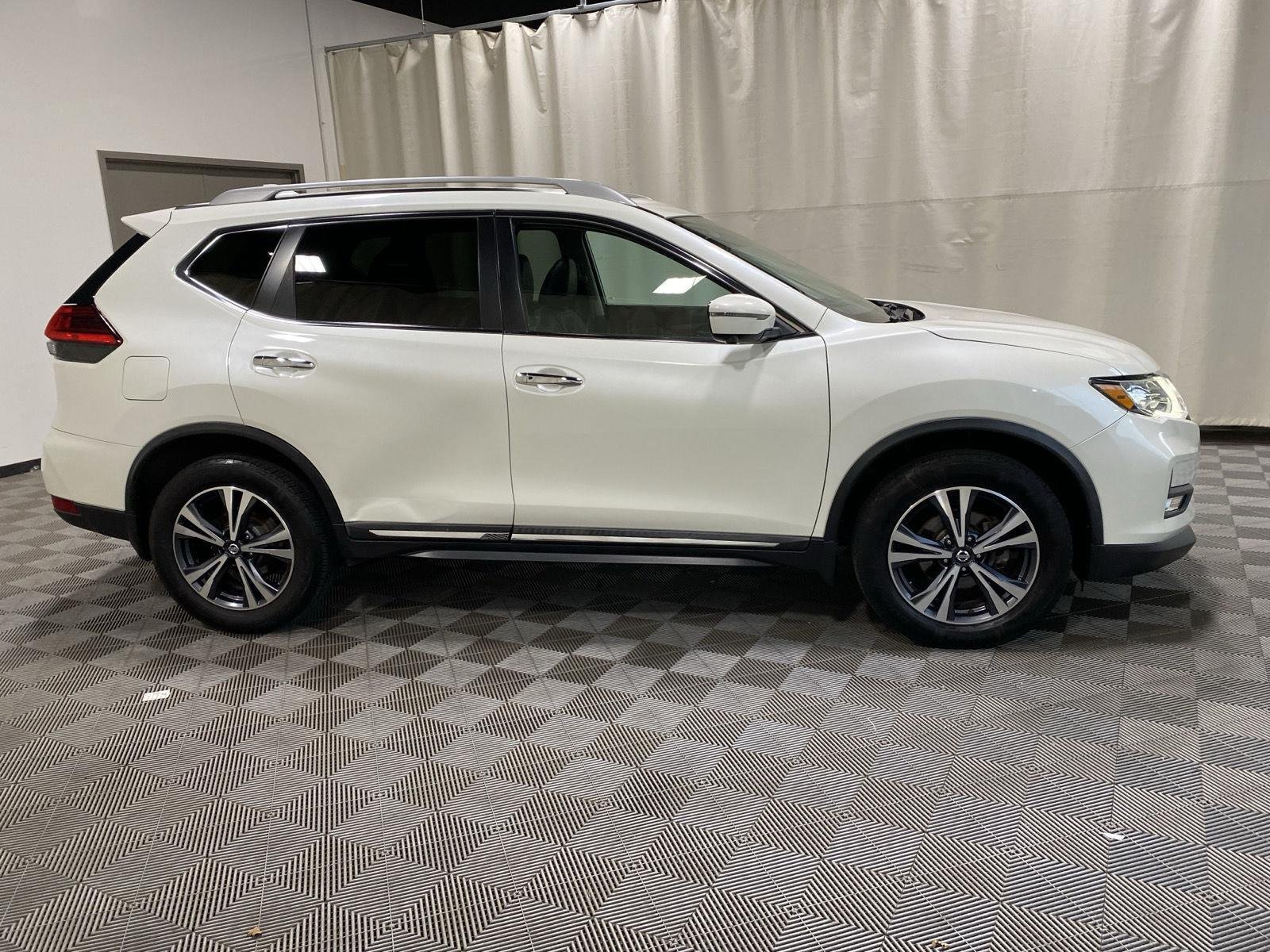 Used 2017 Pearl White Nissan SL image 8