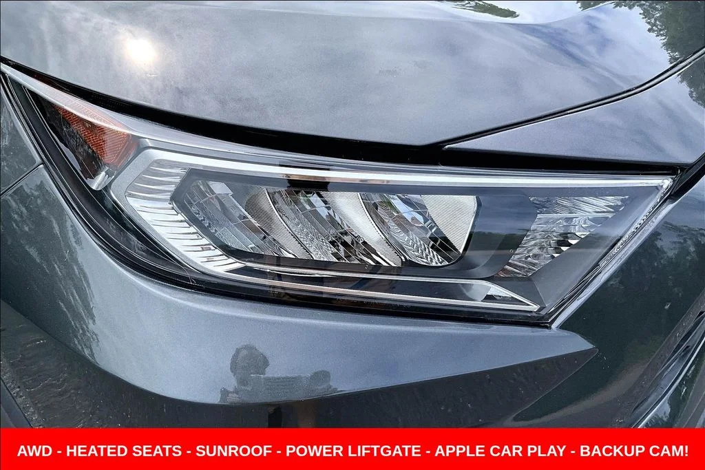 Used 2020 Gray Toyota XLE Premium image 31