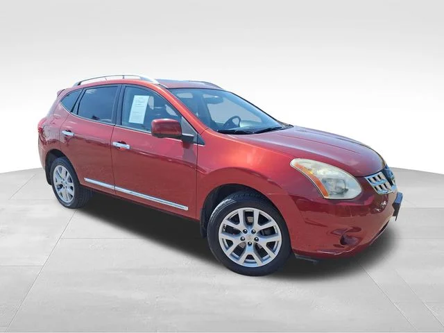 Used 2013 Red Nissan SL image 1