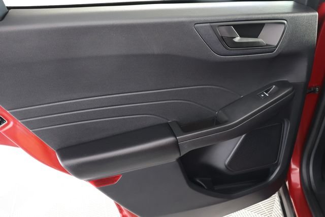 Used 2022 Red Ford SE image 25