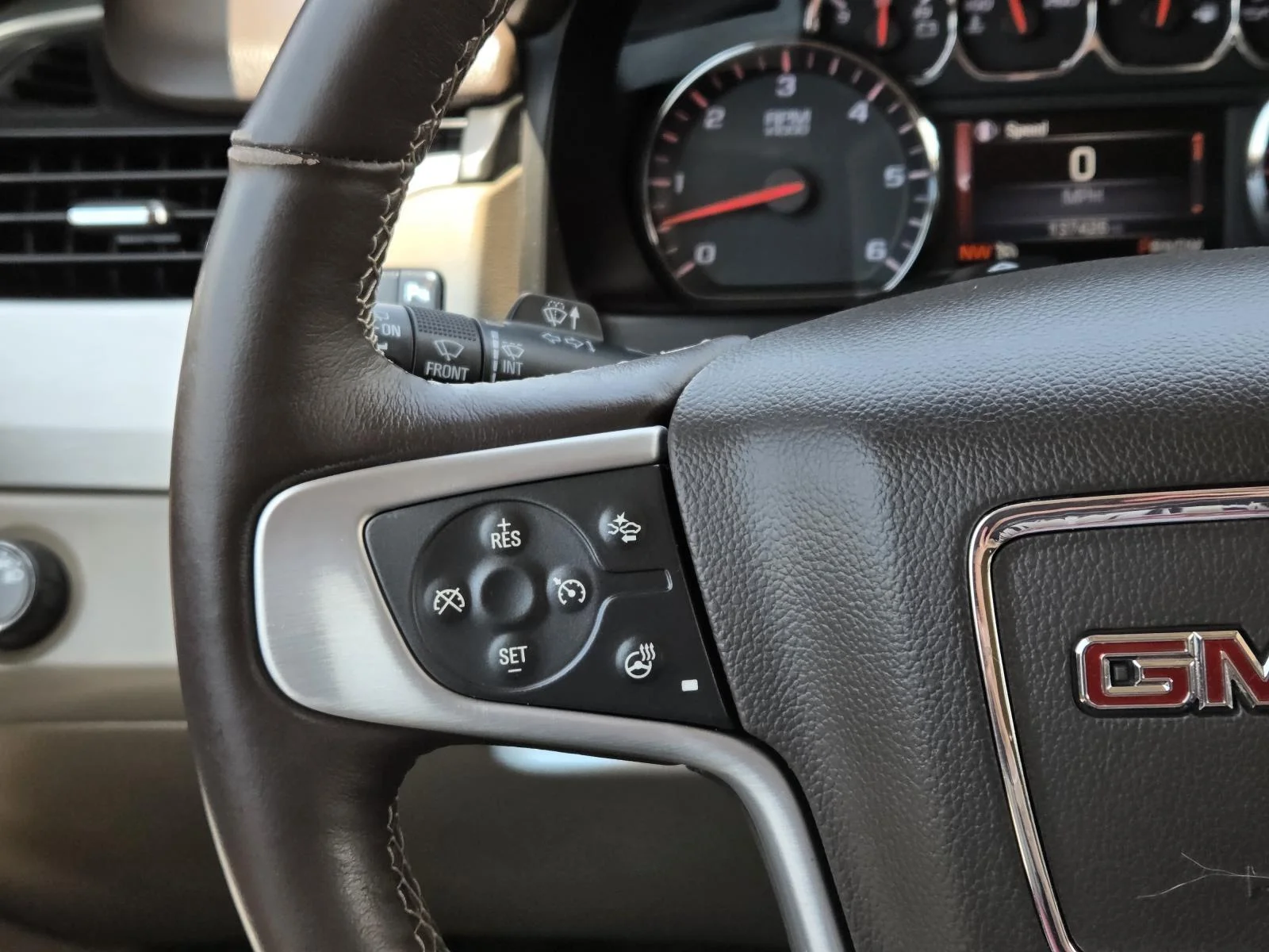 Used 2015 CHAMPAGNE SILVER METALLIC GMC SLT image 20