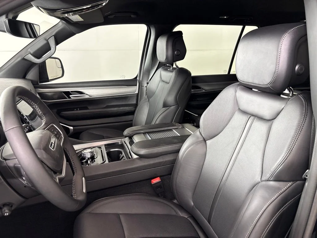 New 2026 Black Jeep Limited Altitude image 31