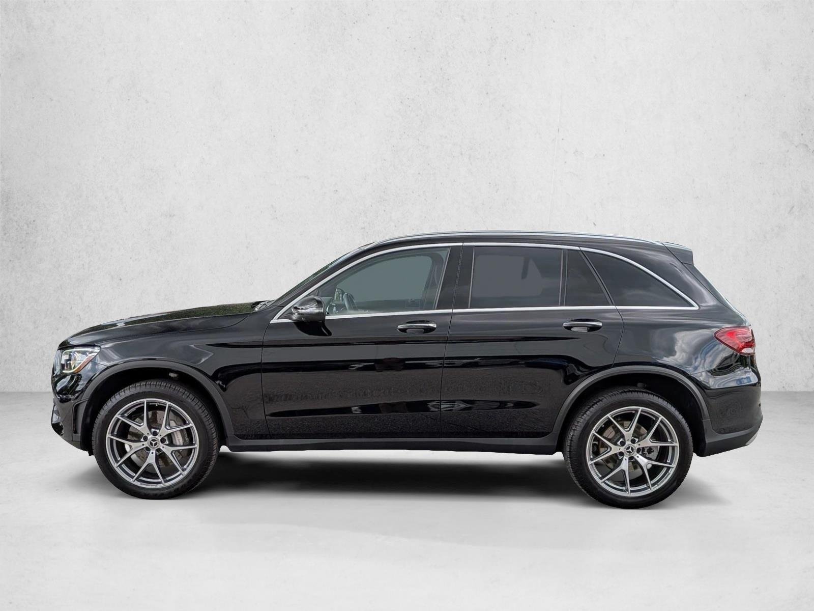 Used 2022 Obsidian Black Metallic Mercedes-Benz GLC 300 image 9