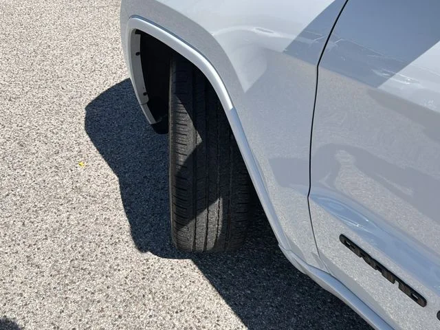Used 2019 White Jeep Altitude image 35