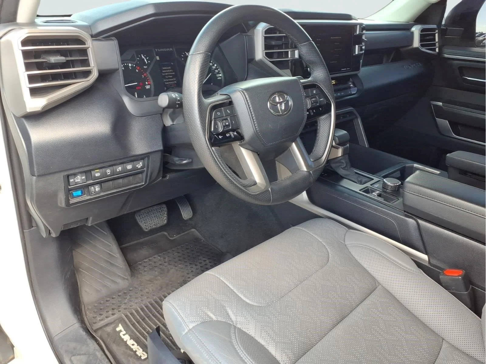 Used 2023 Ice Cap Toyota SR5 image 17