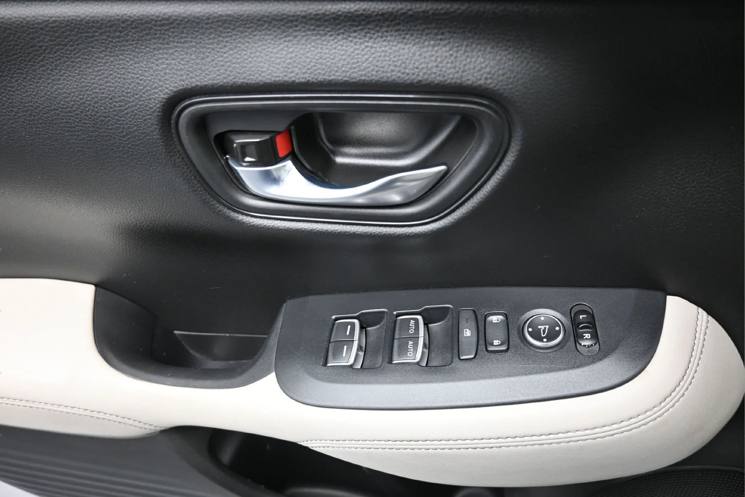 Used 2024 Silver Honda AWD EX-L image 19